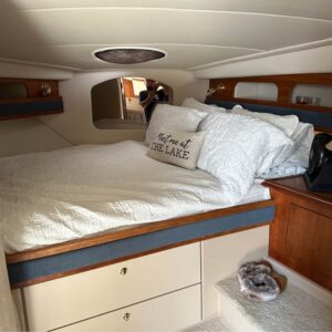 2000 Cruiser Yachts 3575 Express Cruiser - Image 9