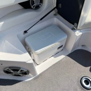 2009 Regal 2450 Sport Cuddy - Image 8