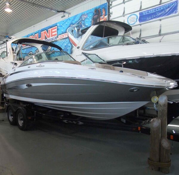 2011 Sea Ray 220 Sundeck
